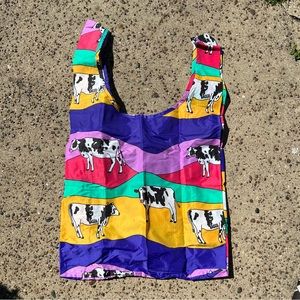 BAGGU Standard in Grazing Cows